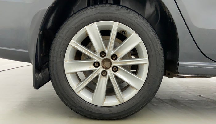 2015 Volkswagen Vento HIGHLINE 1.2 TSI AT, Petrol, Automatic, 89,414 km, Right Rear Wheel