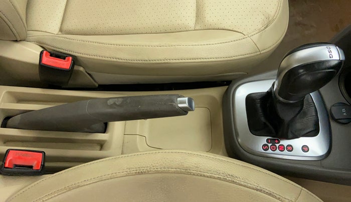 2015 Volkswagen Vento HIGHLINE 1.2 TSI AT, Petrol, Automatic, 89,414 km, Gear Lever