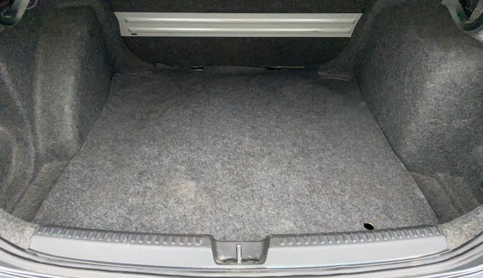 2015 Volkswagen Vento HIGHLINE 1.2 TSI AT, Petrol, Automatic, 89,414 km, Boot Inside