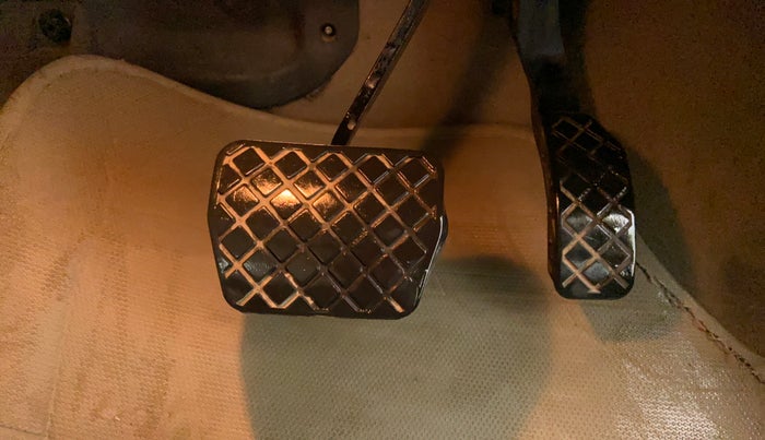 2015 Volkswagen Vento HIGHLINE 1.2 TSI AT, Petrol, Automatic, 89,414 km, Pedals