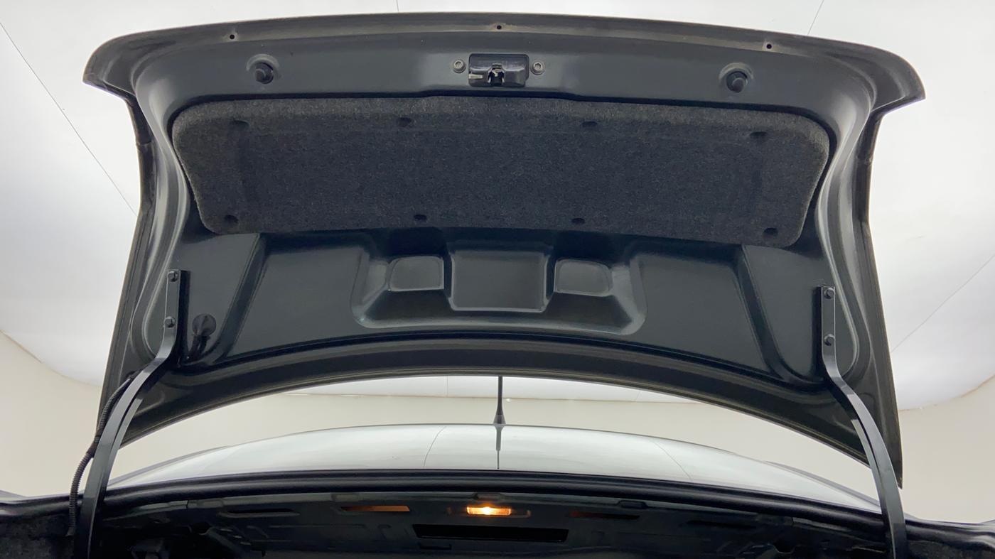 2015 Volkswagen Vento HIGHLINE 1.2 TSI AT, Petrol, Automatic, 89,414 km, Boot Door Open