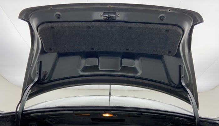 2015 Volkswagen Vento HIGHLINE 1.2 TSI AT, Petrol, Automatic, 89,414 km, Boot Door Open