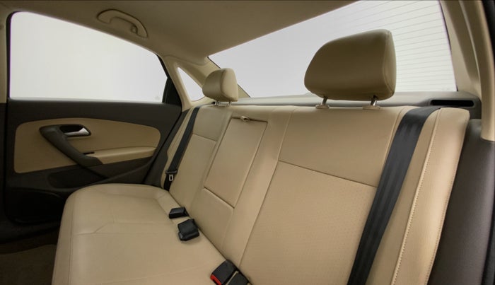 2015 Volkswagen Vento HIGHLINE 1.2 TSI AT, Petrol, Automatic, 89,414 km, Right Side Rear Door Cabin