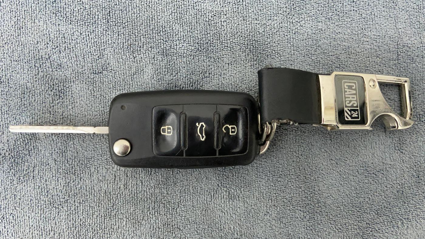 2015 Volkswagen Vento HIGHLINE 1.2 TSI AT, Petrol, Automatic, 89,414 km, Key Close Up