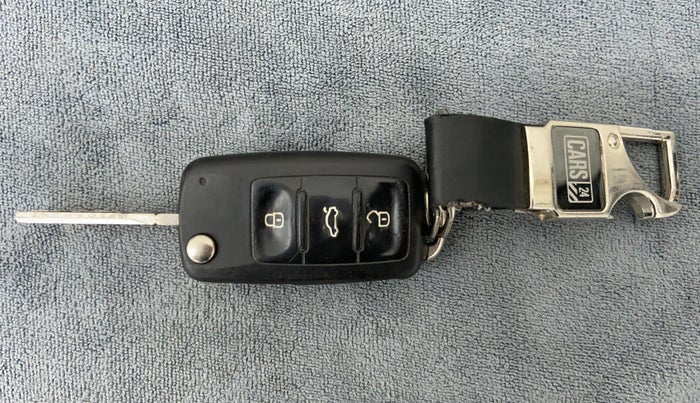 2015 Volkswagen Vento HIGHLINE 1.2 TSI AT, Petrol, Automatic, 89,414 km, Key Close Up