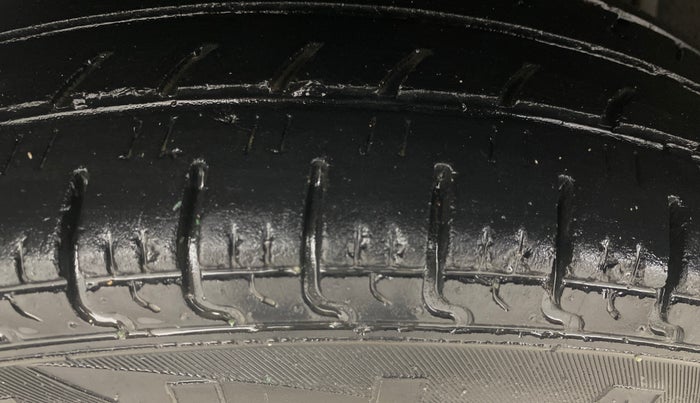 2017 Renault Kwid RXT 1.0, Petrol, Manual, 48,786 km, Right Rear Tyre Tread