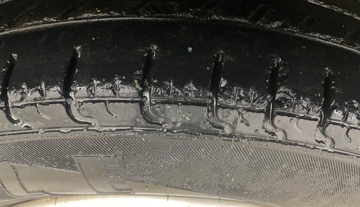 2017 Renault Kwid RXT 1.0, Petrol, Manual, 48,786 km, Left Front Tyre Tread