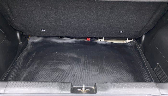 2018 Maruti Swift VXI D, Petrol, Manual, 45,332 km, Boot Inside
