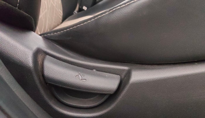 2019 Hyundai Grand i10 SPORTZ 1.2 KAPPA VTVT, Petrol, Manual, 51,800 km, Driver Side Adjustment Panel