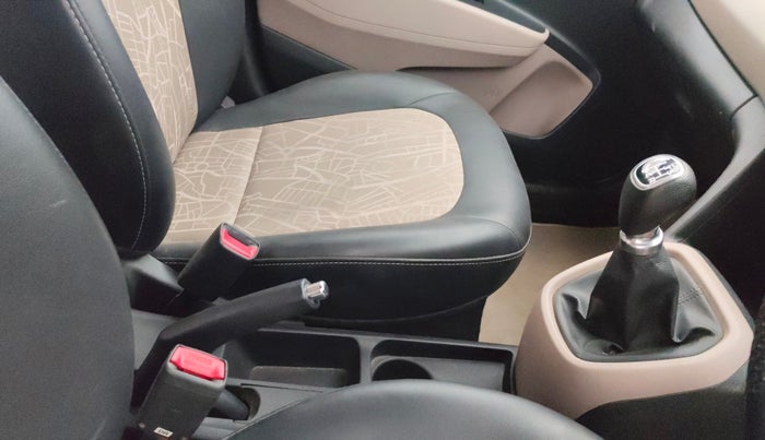 2019 Hyundai Grand i10 SPORTZ 1.2 KAPPA VTVT, Petrol, Manual, 51,800 km, Gear Lever