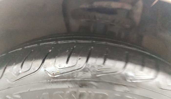 2017 Volkswagen Vento HIGHLINE PETROL AT, Petrol, Automatic, 62,455 km, Left Front Tyre Tread