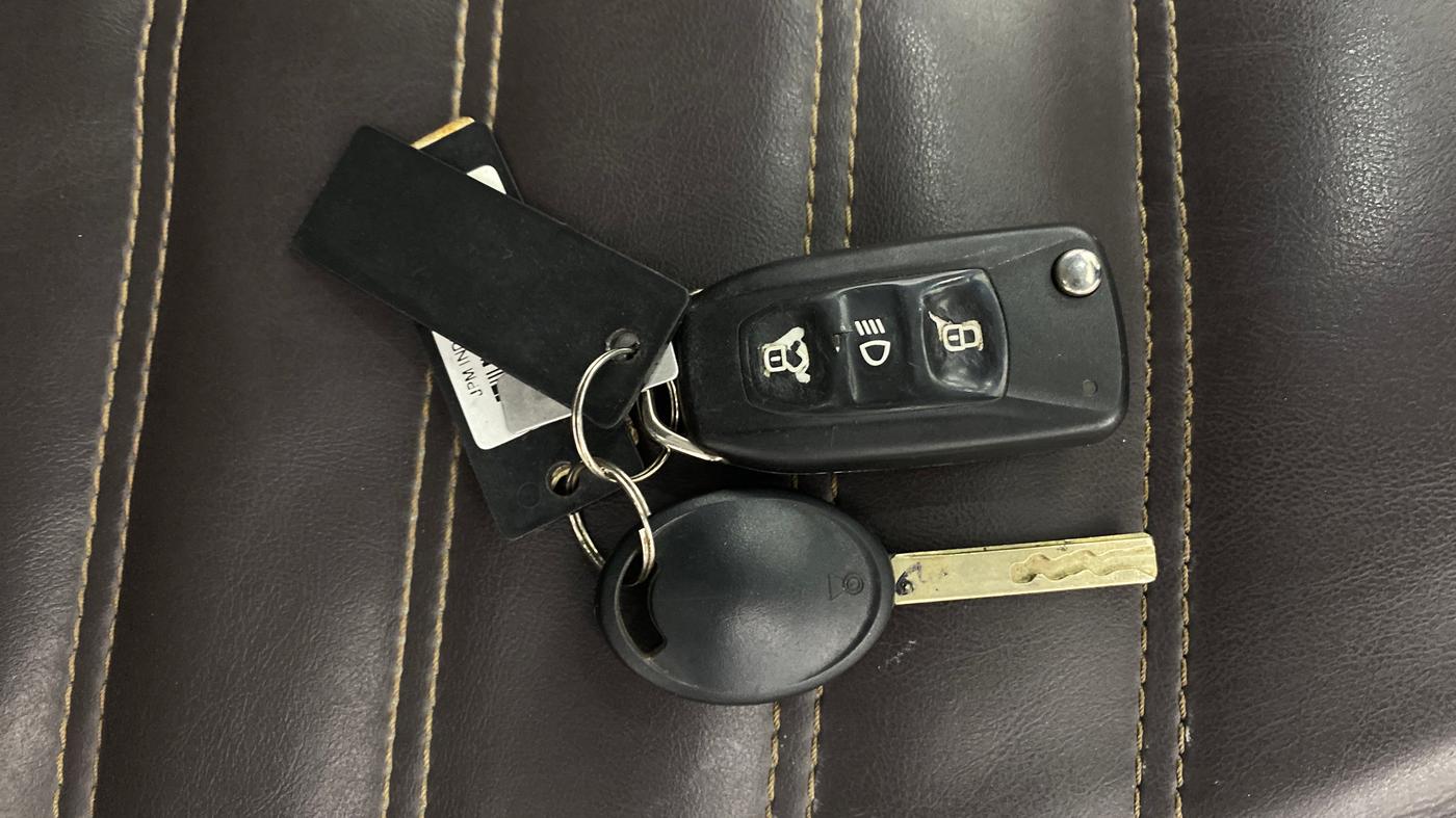 2022 Tata ALTROZ XM PLUS PETROL, Petrol, Manual, 1,15,930 km, Key Close Up