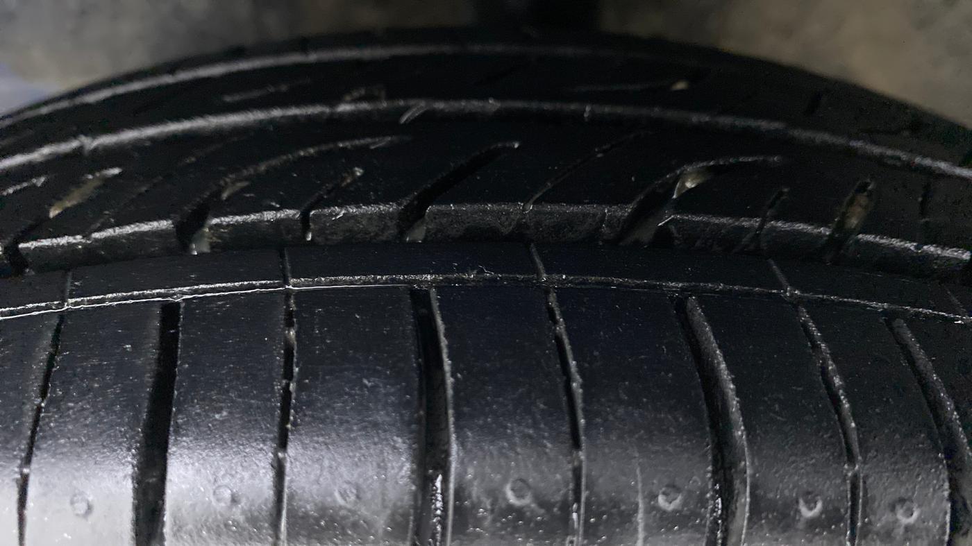 2017 Hyundai Eon ERA PLUS, Petrol, Manual, 51,284 km, Left Front Tyre Tread