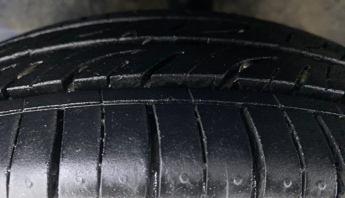 2017 Hyundai Eon ERA PLUS, Petrol, Manual, 51,284 km, Left Front Tyre Tread