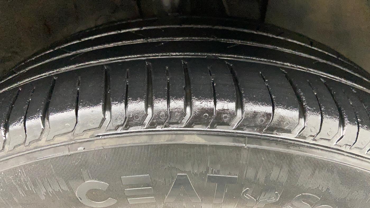 2019 Hyundai VENUE 1.0 Turbo GDI DCT AT SX+ DT, Petrol, Automatic, 28,625 km, Right Front Tyre Tread