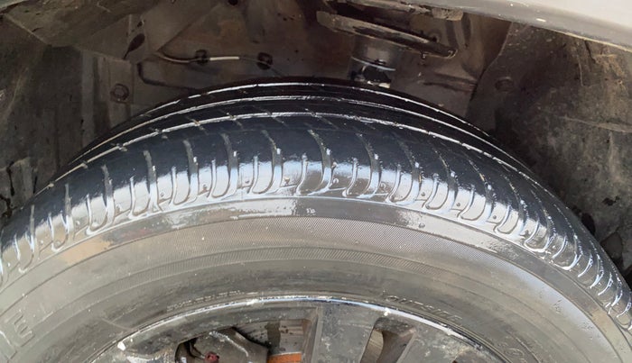 2019 Maruti Vitara Brezza ZDI, Diesel, Manual, 1,36,400 km, Left Front Tyre Tread