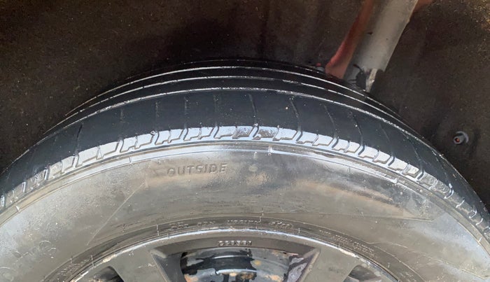 2019 Maruti Vitara Brezza ZDI, Diesel, Manual, 1,36,400 km, Left Rear Tyre Tread