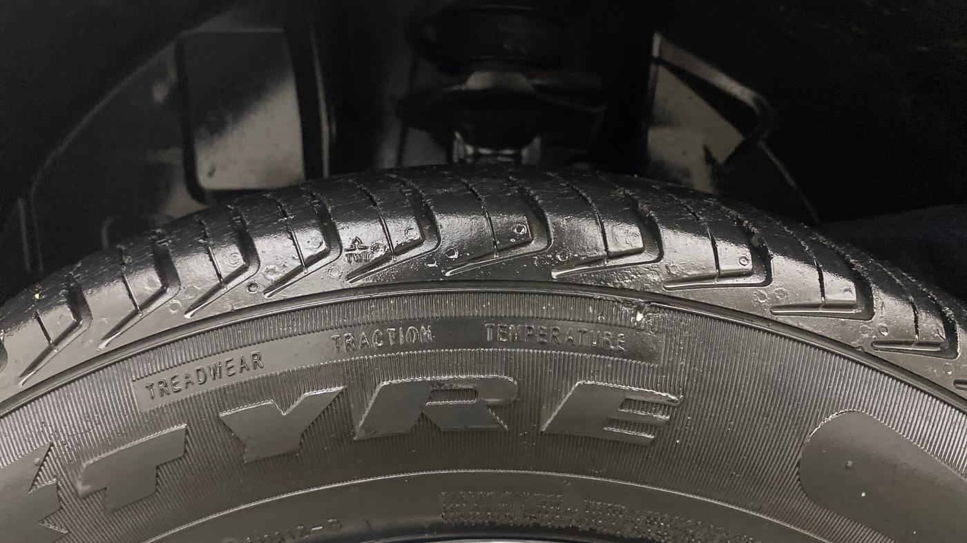 2019 Renault Kwid CLIMBER 1.0 AMT, Petrol, Automatic, 33,542 km, Left Front Tyre Tread