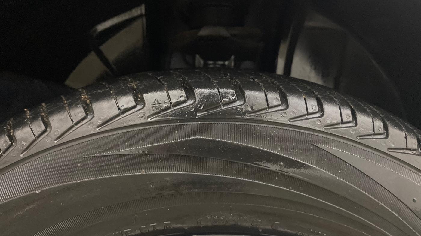 2019 Renault Kwid CLIMBER 1.0 AMT, Petrol, Automatic, 33,542 km, Right Front Tyre Tread