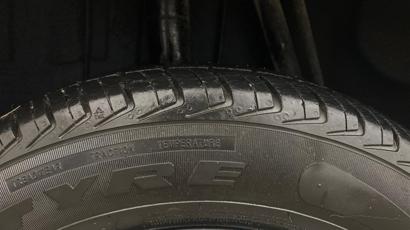2019 Renault Kwid CLIMBER 1.0 AMT, Petrol, Automatic, 33,542 km, Right Rear Tyre Tread