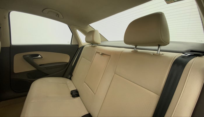2014 Volkswagen Vento HIGHLINE DIESEL 1.6, Diesel, Manual, 1,24,381 km, Right Side Rear Door Cabin