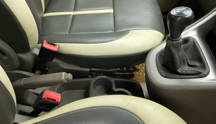 2014 Hyundai i10 SPORTZ 1.1, Petrol, Manual, 69,797 km, Gear Lever