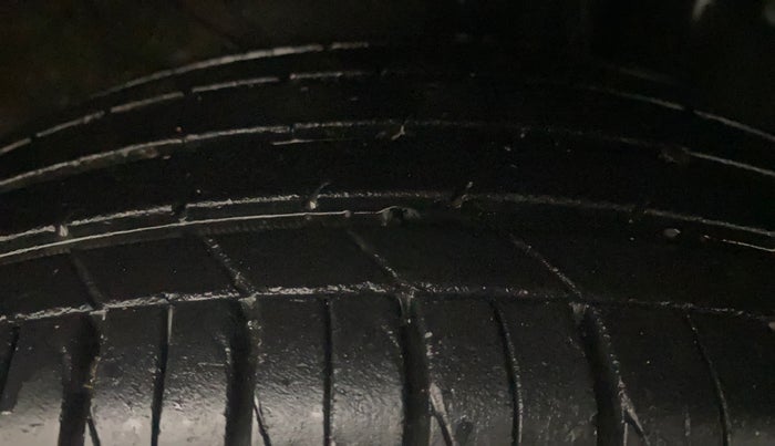 2020 KIA SONET GTX PLUS 1.0 IMT, Petrol, Manual, 28,909 km, Right Front Tyre Tread