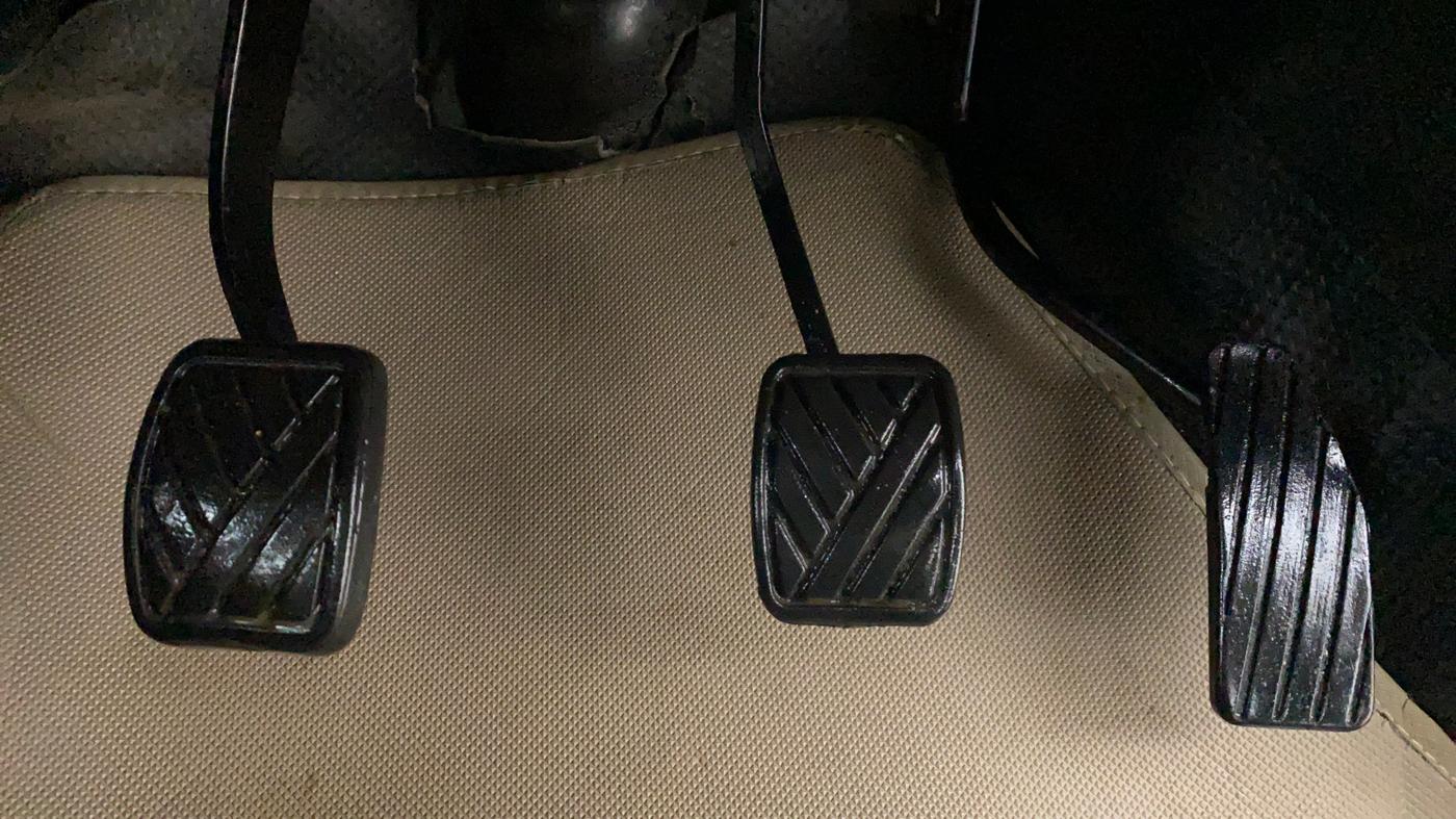 2017 Maruti Wagon R 1.0 VXI, Petrol, Manual, 57,580 km, Pedals