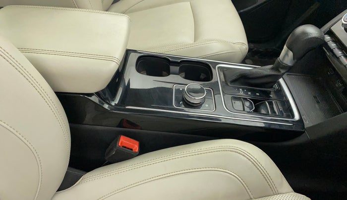 2021 Mahindra XUV700 AX 7 LUXURY P AT 7 STR, Petrol, Automatic, 16,885 km, Gear Lever