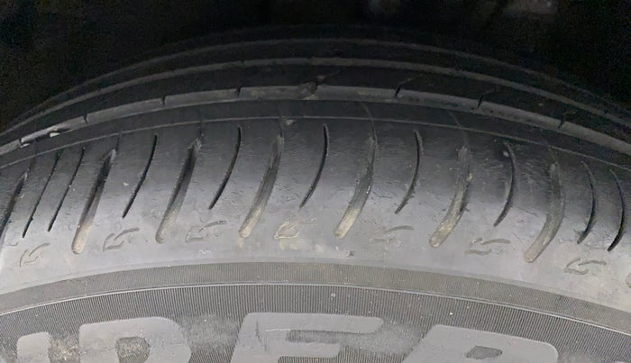 2021 Mahindra XUV700 AX 7 LUXURY P AT 7 STR, Petrol, Automatic, 16,885 km, Left Front Tyre Tread