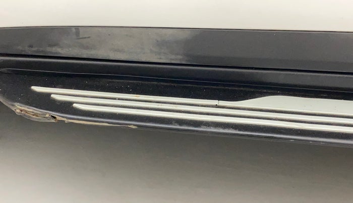 2021 Mahindra XUV700 AX 7 LUXURY P AT 7 STR, Petrol, Automatic, 16,885 km, Left running board - Minor scratches