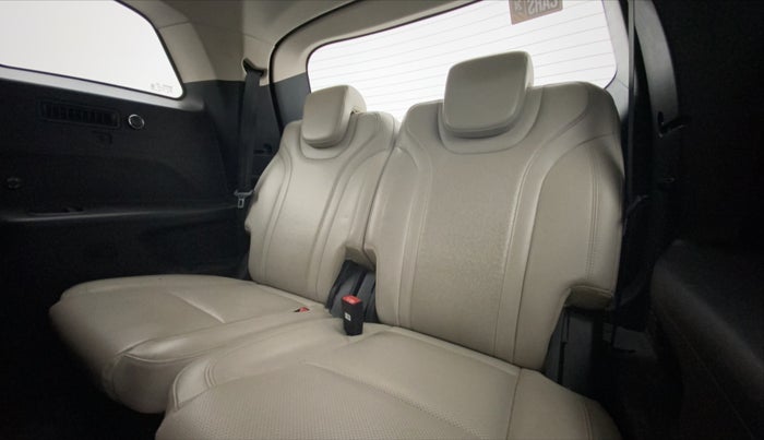 2021 Mahindra XUV700 AX 7 LUXURY P AT 7 STR, Petrol, Automatic, 16,885 km, Third Seat Row ( optional )