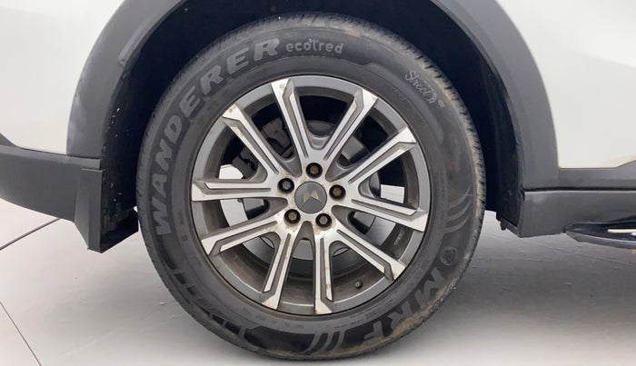 2021 Mahindra XUV700 AX 7 LUXURY P AT 7 STR, Petrol, Automatic, 16,885 km, Right Rear Wheel