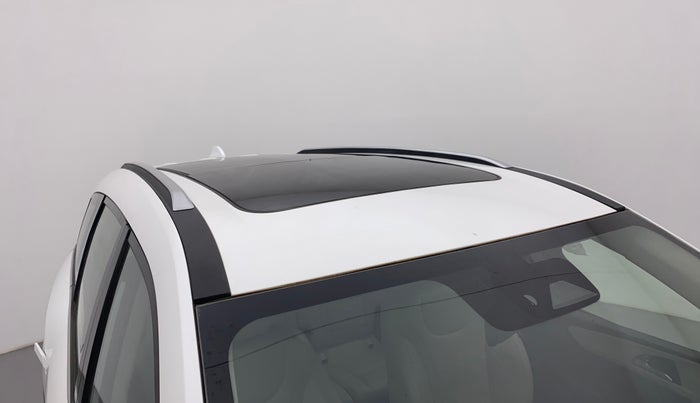 2021 Mahindra XUV700 AX 7 LUXURY P AT 7 STR, Petrol, Automatic, 16,885 km, Roof