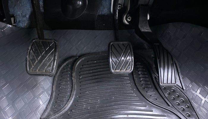 2014 Maruti Swift VXI D, Petrol, Manual, 3,600 km, Pedals