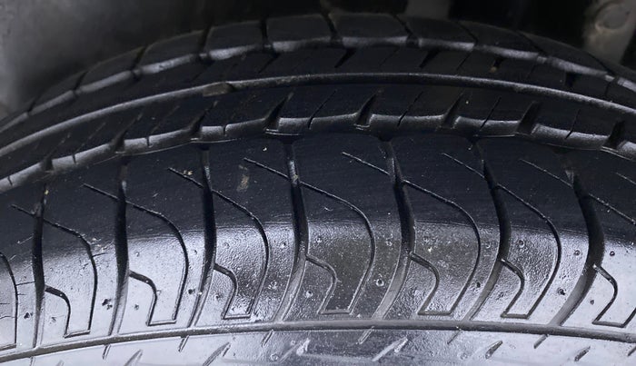 2014 Maruti Swift VXI D, Petrol, Manual, 3,600 km, Left Rear Tyre Tread