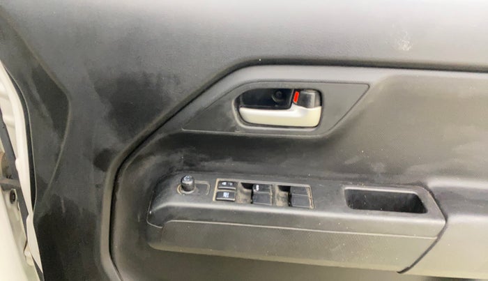 2020 Maruti New Wagon-R VXI 1.0, Petrol, Manual, 47,354 km, Driver Side Door Panels Control