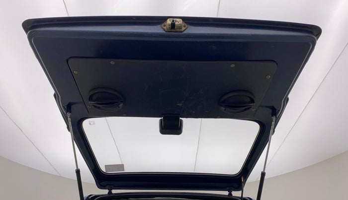 2012 Maruti Omni 5 STR, Petrol, Manual, 56,002 km, Boot Door Open