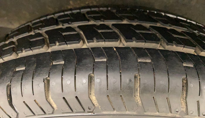 2012 Maruti Omni 5 STR, Petrol, Manual, 56,002 km, Right Rear Tyre Tread