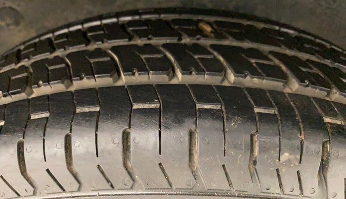 2012 Maruti Omni 5 STR, Petrol, Manual, 56,002 km, Left Rear Tyre Tread