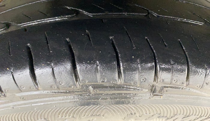 2015 Maruti Alto 800 LXI, Petrol, Manual, 99,324 km, Right Front Tyre Tread