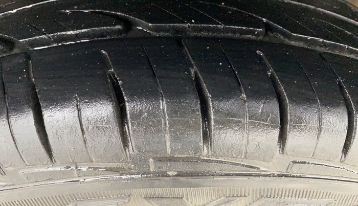 2015 Maruti Alto 800 LXI, Petrol, Manual, 99,324 km, Right Rear Tyre Tread