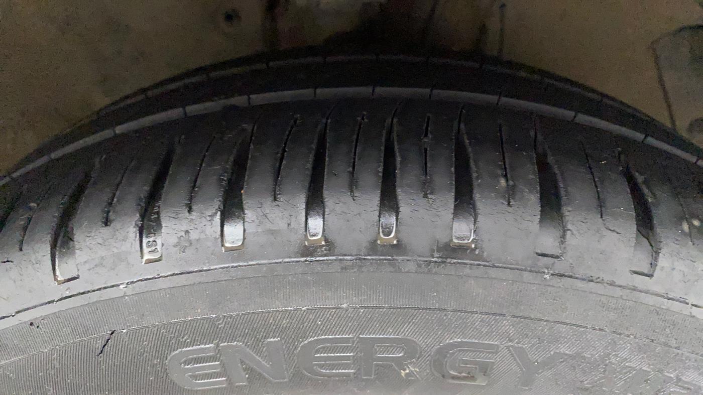 2012 Hyundai i20 SPORTZ 1.2, Petrol, Manual, 1,14,902 km, Right Front Tyre Tread