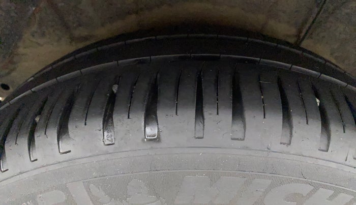 2012 Hyundai i20 SPORTZ 1.2, Petrol, Manual, 1,14,902 km, Right Rear Tyre Tread