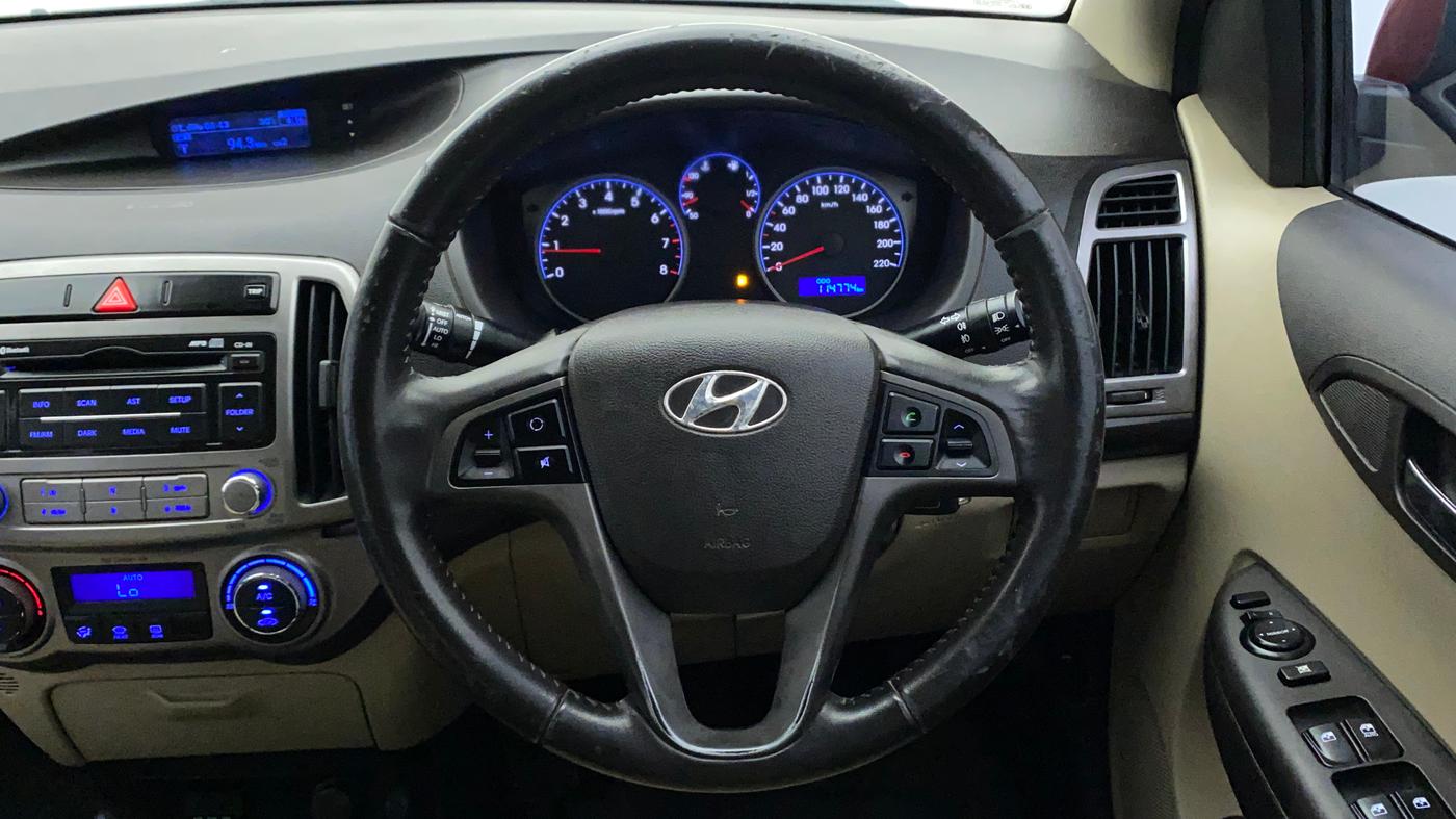 2012 Hyundai i20 SPORTZ 1.2, Petrol, Manual, 1,14,902 km, Steering Wheel Close Up