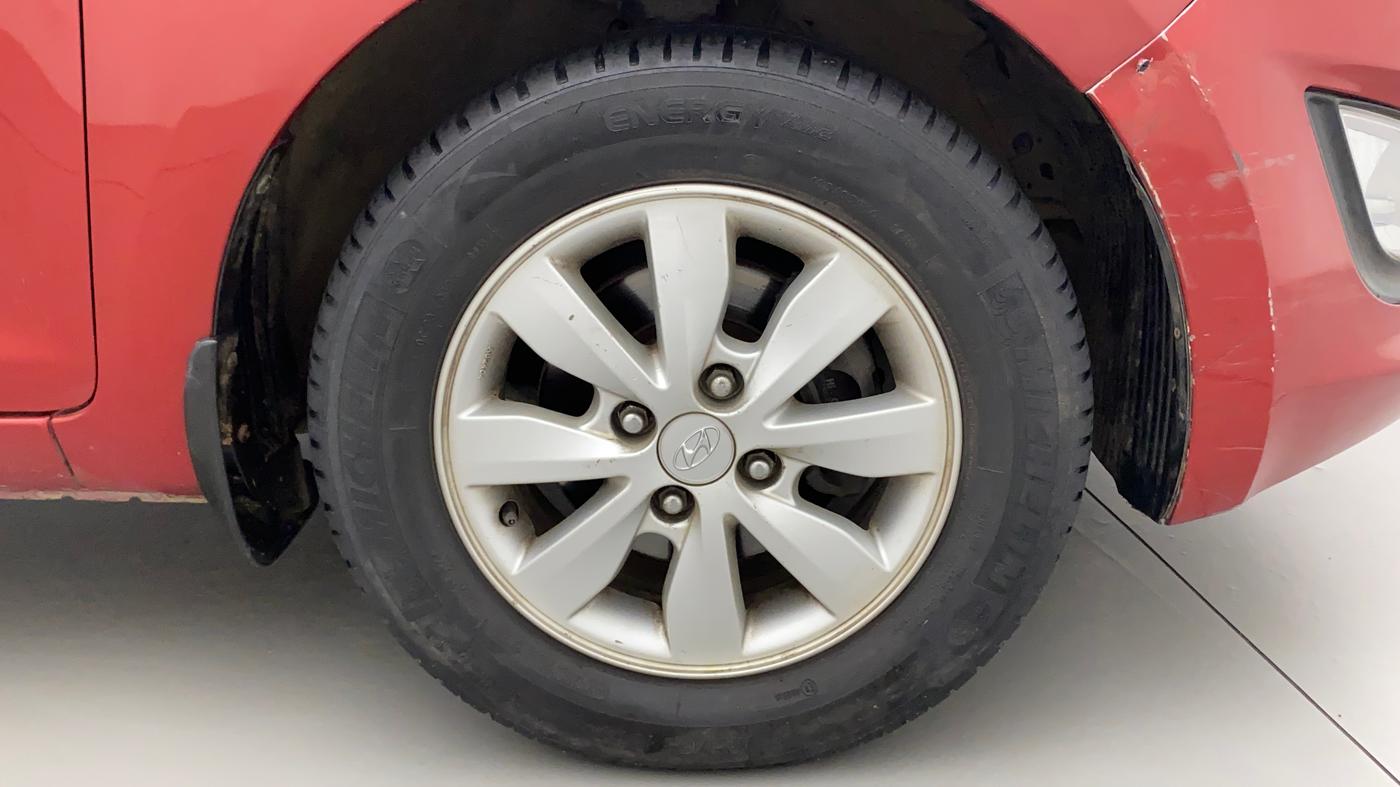 2012 Hyundai i20 SPORTZ 1.2, Petrol, Manual, 1,14,902 km, Right Front Wheel