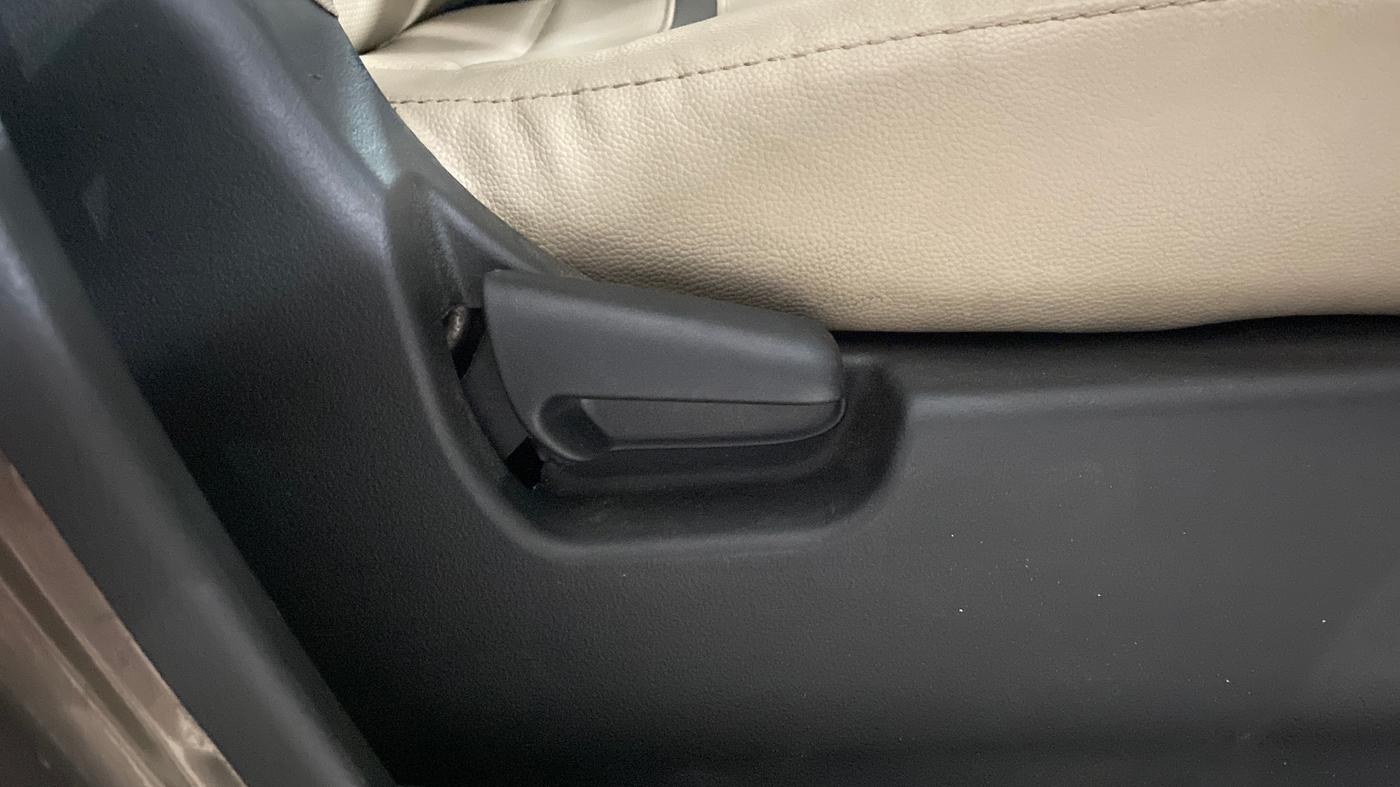 2018 Maruti Wagon R 1.0 VXI, Petrol, Manual, 7,073 km, Driver Side Adjustment Panel