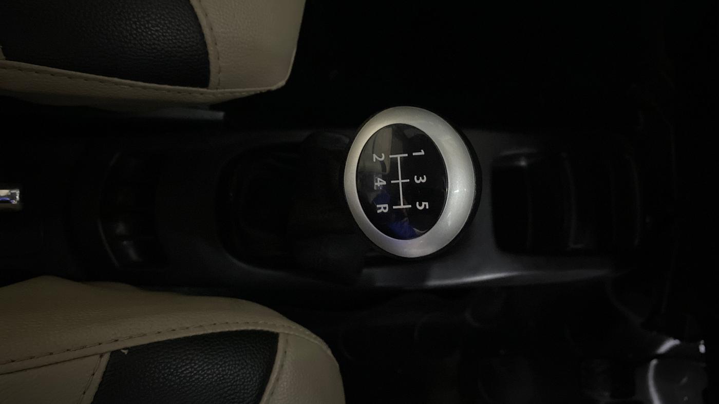 2018 Maruti Wagon R 1.0 VXI, Petrol, Manual, 7,073 km, Gear Lever