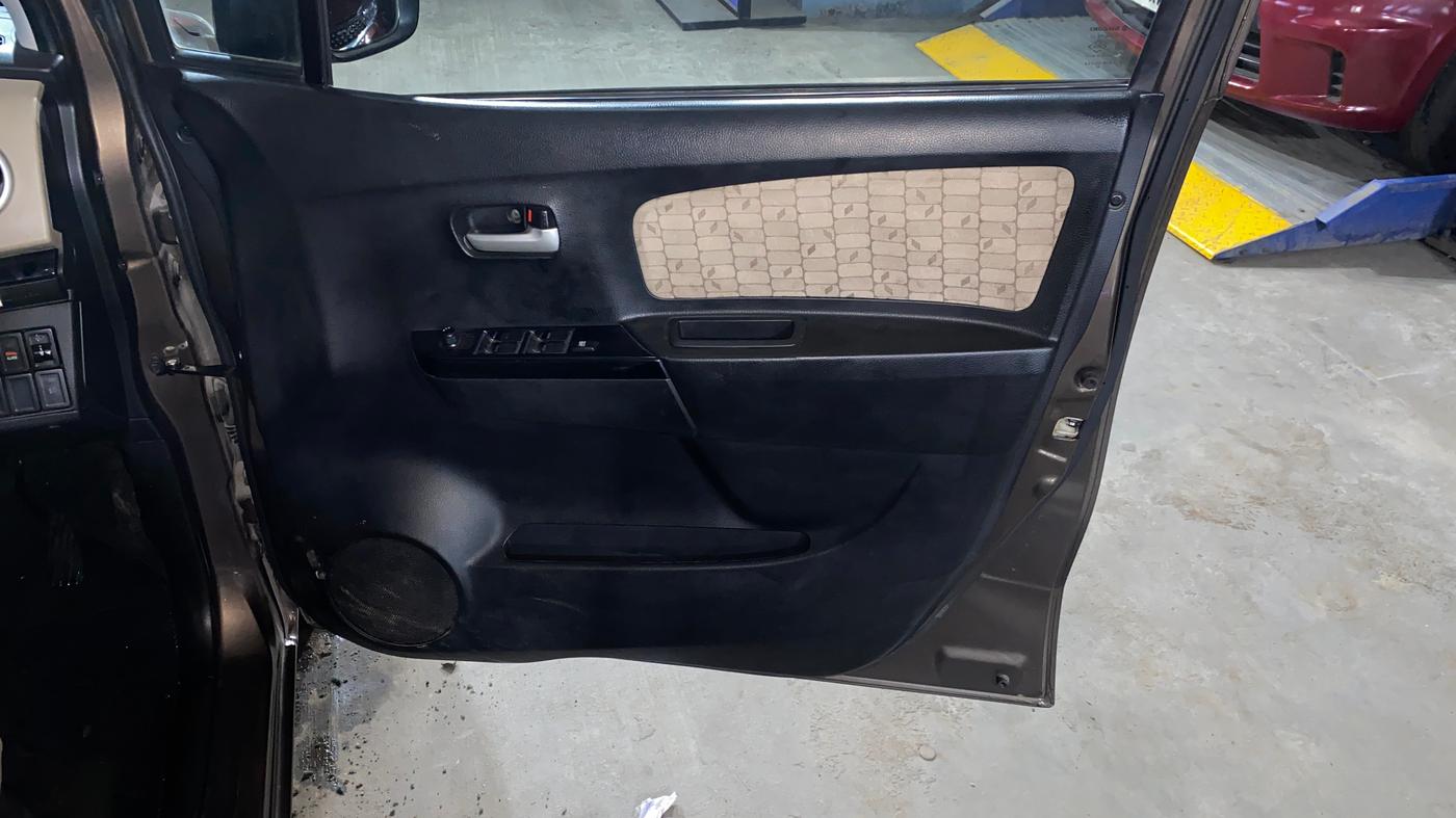 2018 Maruti Wagon R 1.0 VXI, Petrol, Manual, 7,073 km, Driver Side Door Panels Control