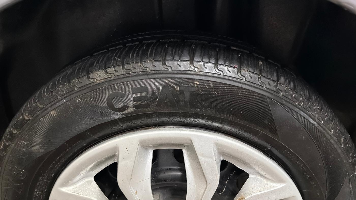 2015 Maruti Ciaz VXI+, Petrol, Manual, 54,438 km, Left Rear Tyre Tread